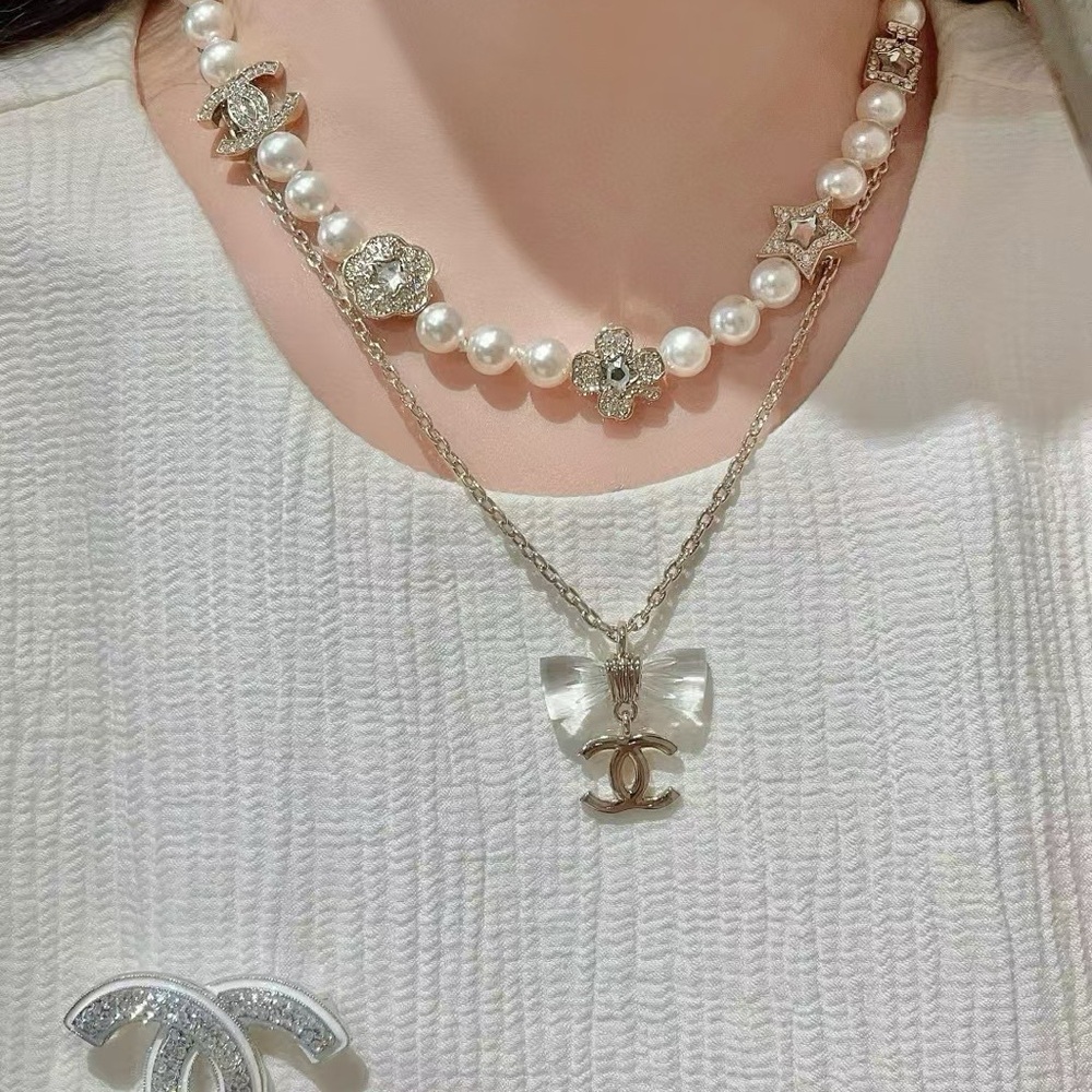 CHANEL White Pearl Necklace Timeless Elegance - Picture 7 of 7